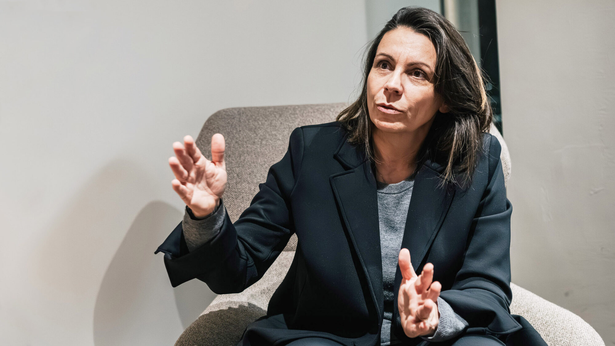 Die Qualitätsingenieurin Claire Blondel verantwortet die globale Qualitätseinheit des Multisport-Unternehmens Decathlon. Über rund 60 Länder und zahlreiche Produktkategorien hinweg, stellen sie und ihr 1.000-köpfiges Team Produktexzellenz sicher – stets mit dem Kunden im Fokus.