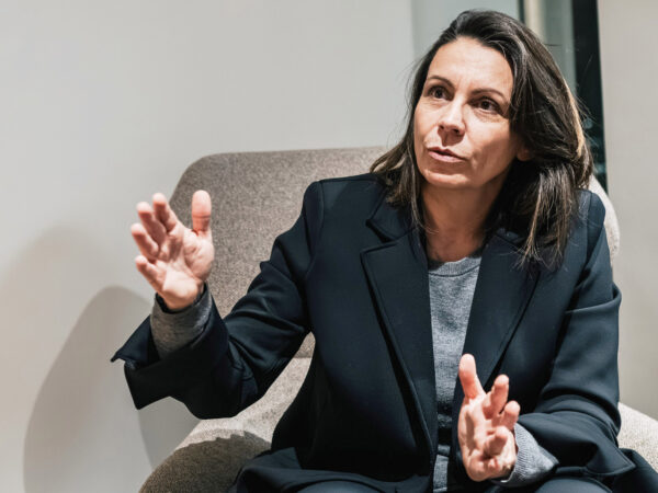 Die Qualitätsingenieurin Claire Blondel verantwortet die globale Qualitätseinheit des Multisport-Unternehmens Decathlon. Über rund 60 Länder und zahlreiche Produktkategorien hinweg, stellen sie und ihr 1.000-köpfiges Team Produktexzellenz sicher – stets mit dem Kunden im Fokus.